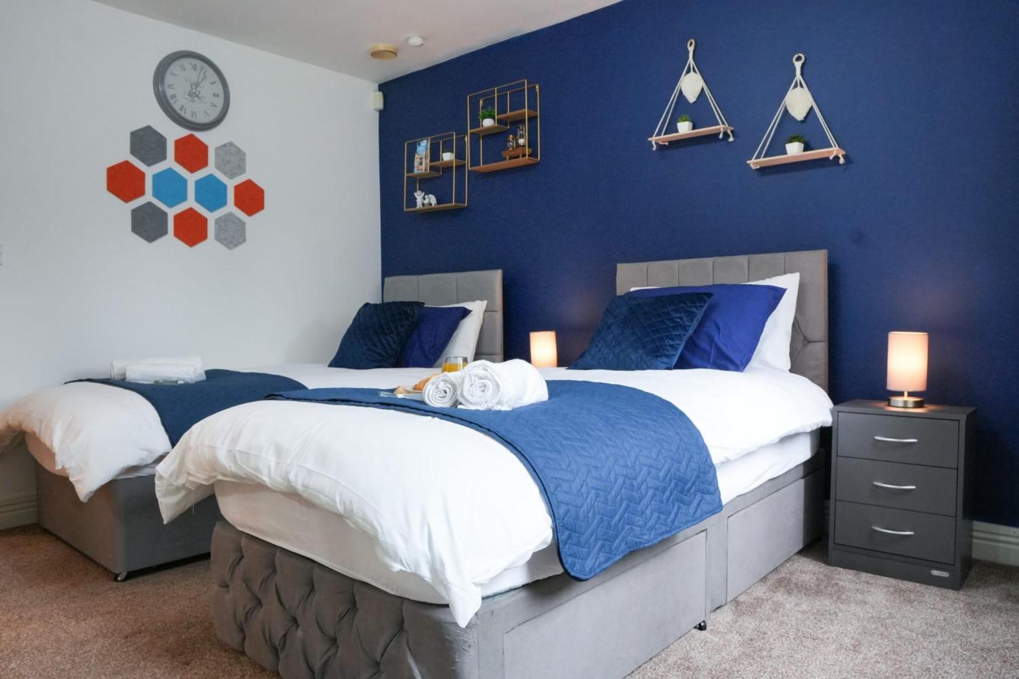 Whole 2-Bed Apartment - Contractors, Professionals, Ulez Free, Free Parking, B'Ham City 10Mins برمنغهام المظهر الخارجي الصورة
